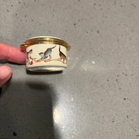 Never used Halcyon Days kitten/cat enamel trinket box - Picture 6 of 9